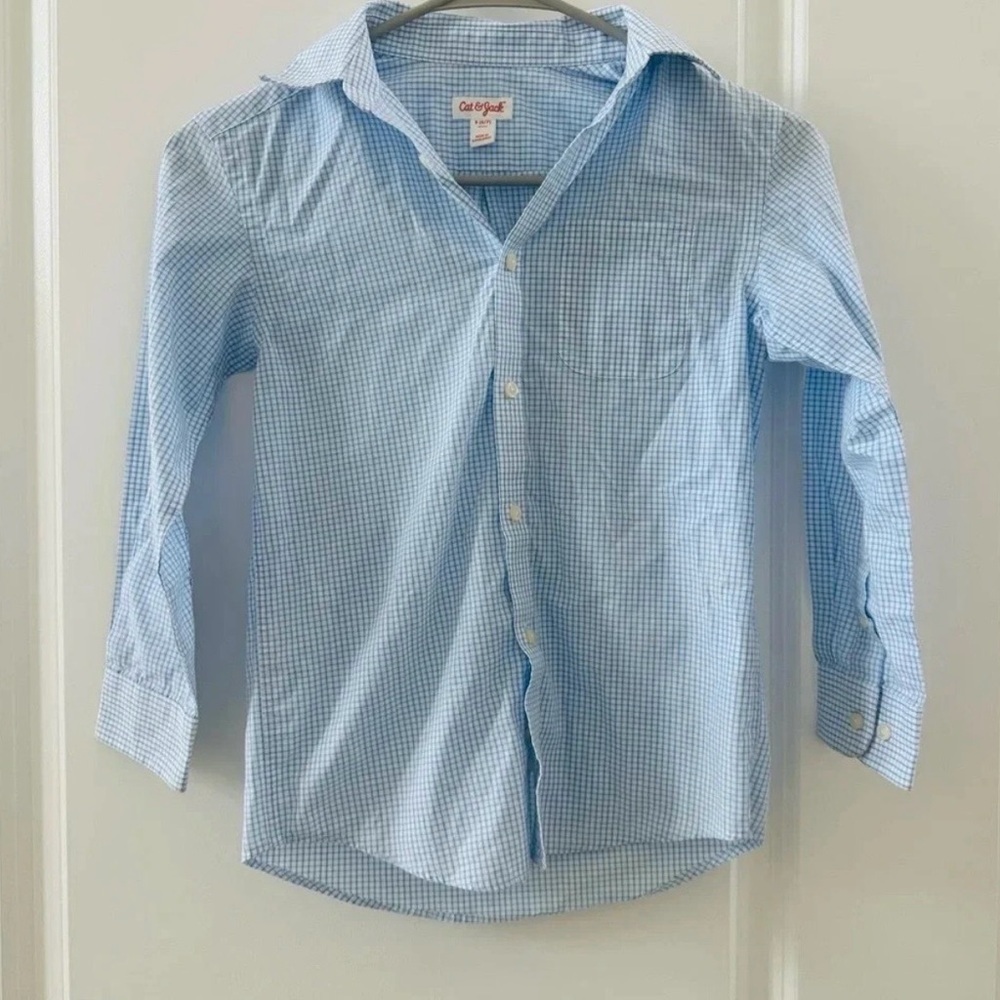 Cat & Jack Boys Button Up Shirt
Size Small 6/7
